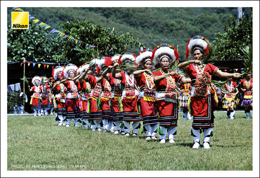 Cikasuan（七腳川為昔日南勢阿美最強大部落，原居奇萊草原，1908至1911與日人展開持續對抗爭戰，後遭滅社，族人遷居池南、壽豐、光榮、溪口等各處，其中吉安鄉太昌與壽豐鄉溪口仍沿用Cikasuan社名）溪口部落豐年祭，ci-kawas-ay（祭師）的儀式性歌舞。