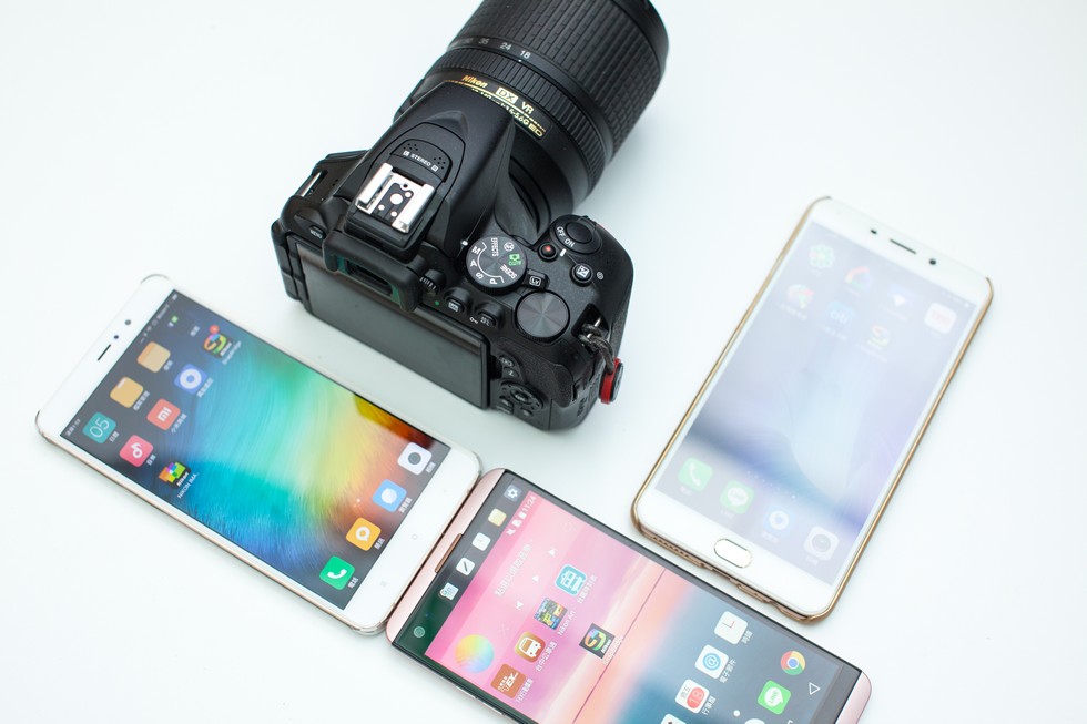 ❁Bluetooth搭載❁Nikon ニコン D5600 Wi-Fi搭載　元箱 D5000 ニコン デジタル一眼 Nikon D5600 ダブルズーム Wi-Fi